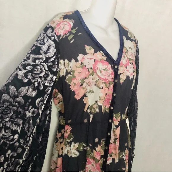 Aratta Medium NWT Floral Black Dress with Lace Sleeves knee length - Picture 4 of 16